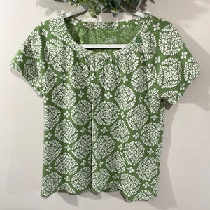🌸 Merona Cap Sleeve Green & White Print Top Button Detail on Neckline M